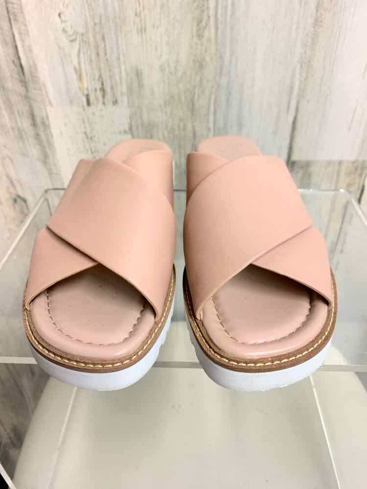 FRANCO SARTO SHOES Shoe Size 7.5 BLUSH/WHT FLAT Sandals