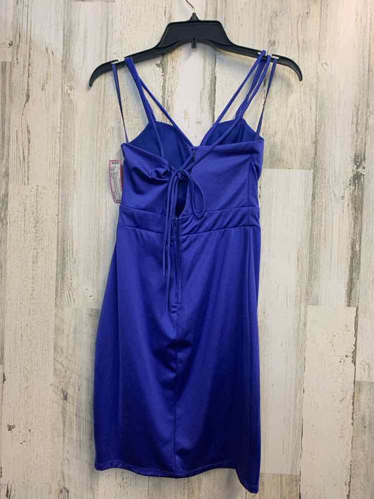 PRE-OWNED CITY VIBE Dresses and Skirts Size 1 Royal Blue Solid BODY CON Dress/RO