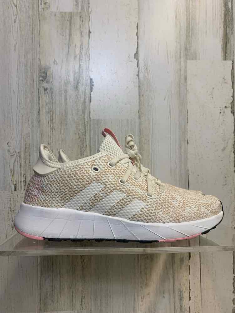 PRE-OWNED ADDIDAS SHOES Shoe Size 7 Cream Shoes