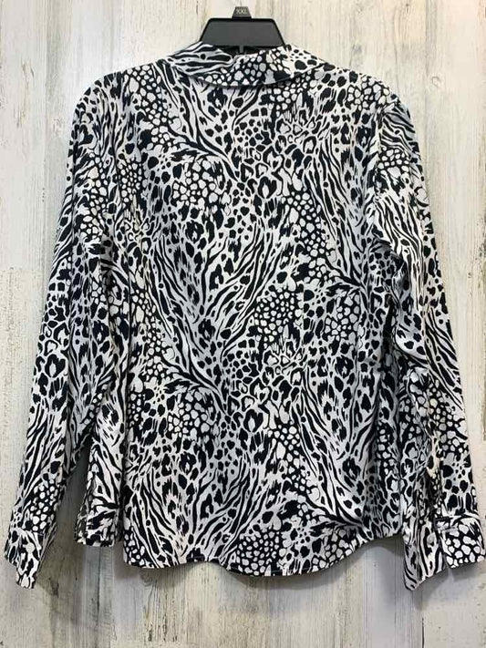 PRE-OWNED CHICOS Tops Size 2 BLACK/WHITE CHEETAH PRINT BUTTON UP TOP/LONG SLEEVE