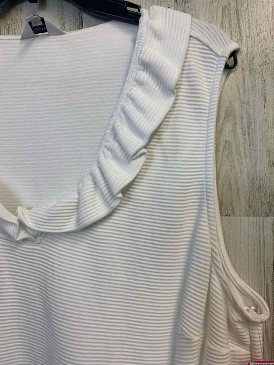 PRE-OWNED CROWN & IVY PLUS SIZES Size 2X WHT SLEEVELESS TOP