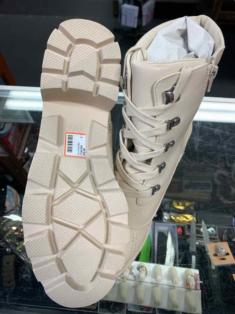 NWT STEVE MADDEN SHOES Shoe Size 10 OFF WHITE ANKLE RAIN Boots