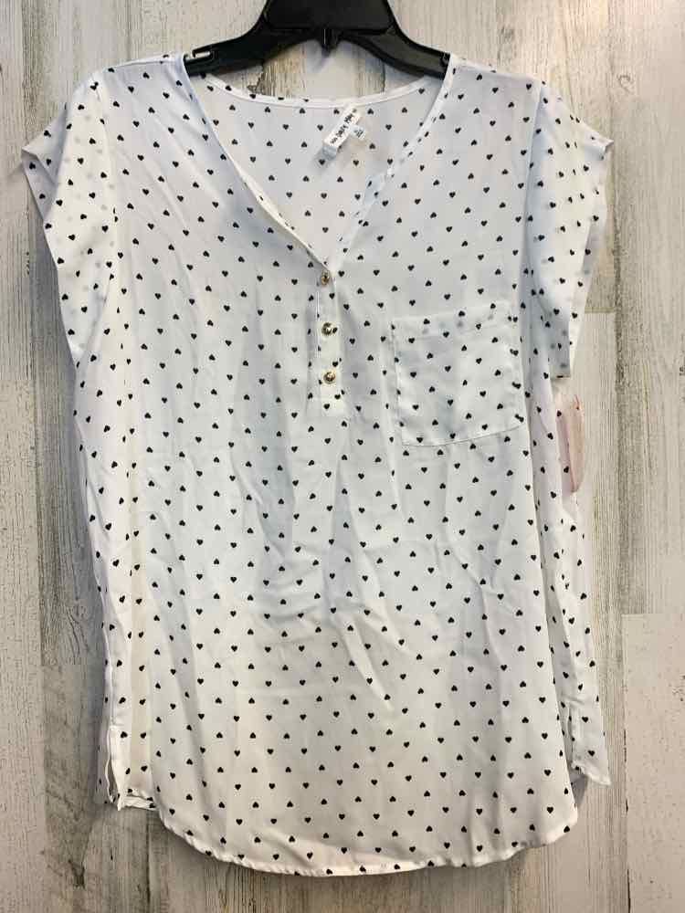 PRE-OWNED DAISY MAY Tops Size XL WHT/BLK HEARTS SHORT SLEEVES TOP