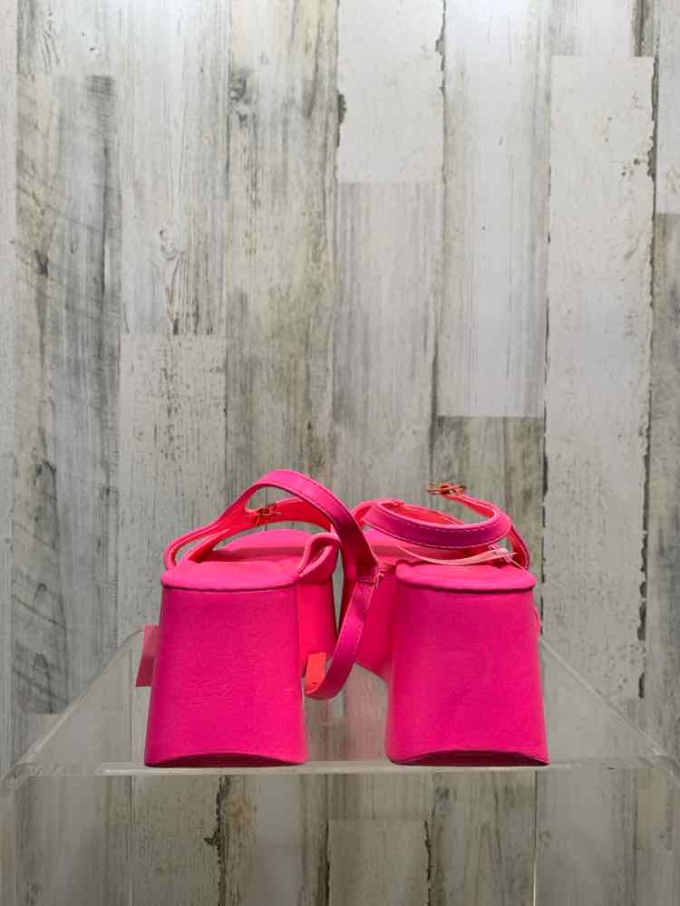 PRE-OWNED BERNESS SHOES Shoe Size 8 HOT PINK Solid PLATFORM Sandals/HOT PINK WED