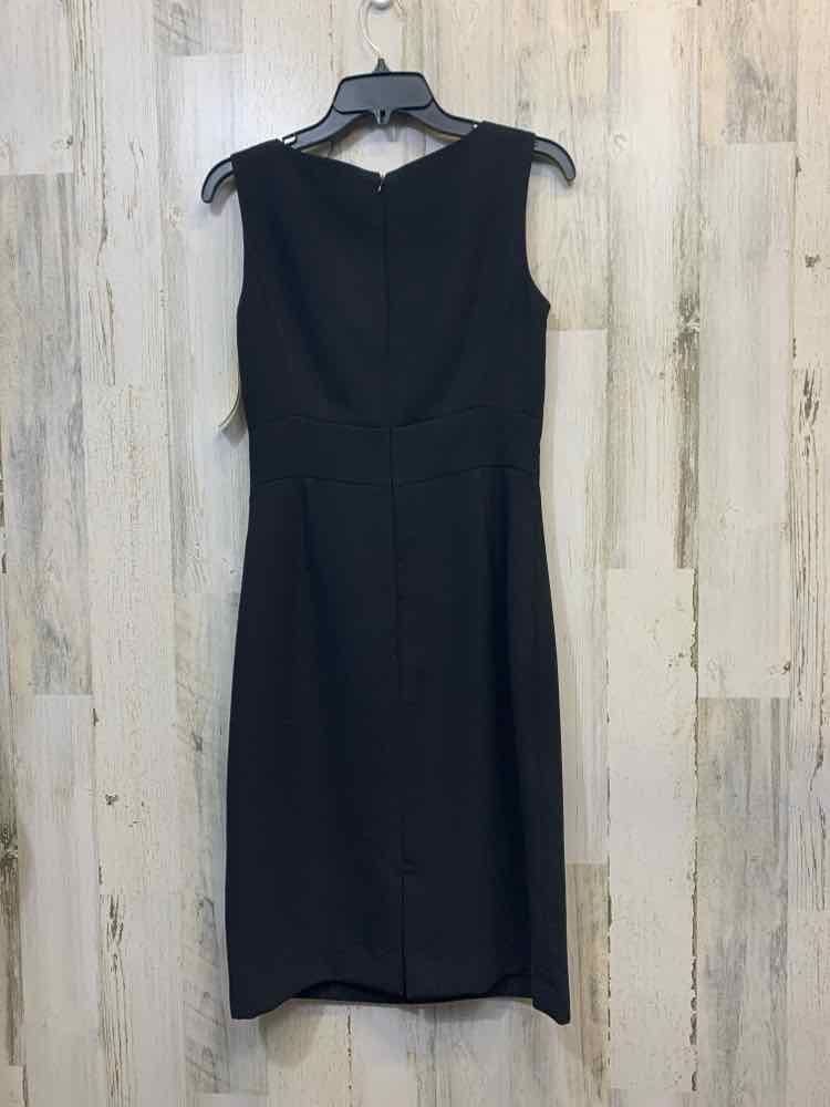 PRE-OWNED TAHARI Dresses and Skirts Size 4 Black Solid SHEATH Dress/BLACK SHEATH