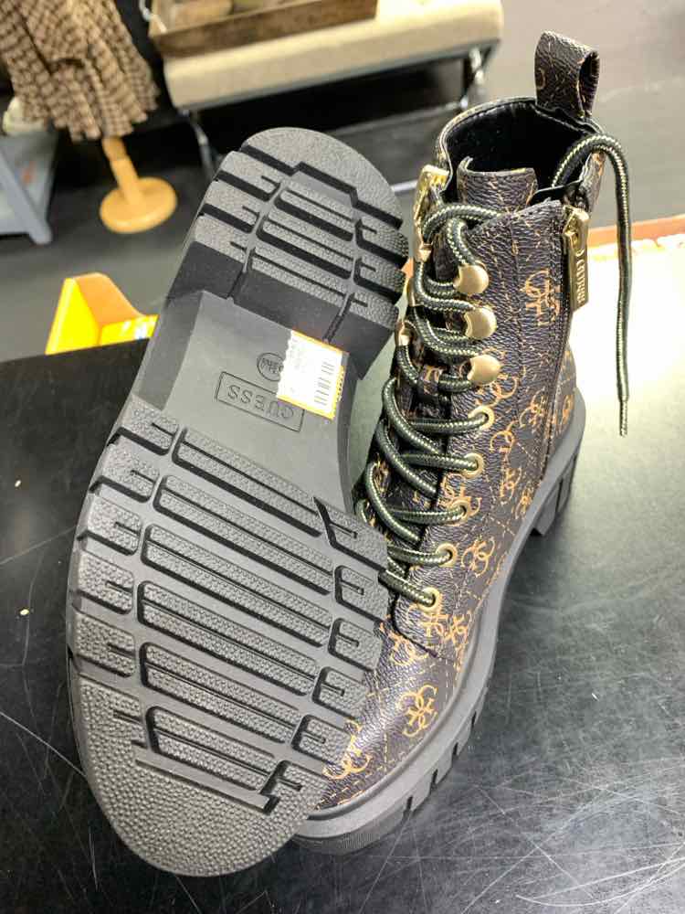 NWT GUESS SHOES Shoe Size 5.5 Brown Boots