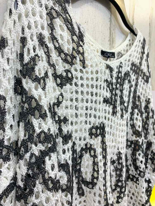 PRE-OWNED CHARLIE Tops Size XS WHT/BLK 3/4 SLEEVE CROCHET Blouse