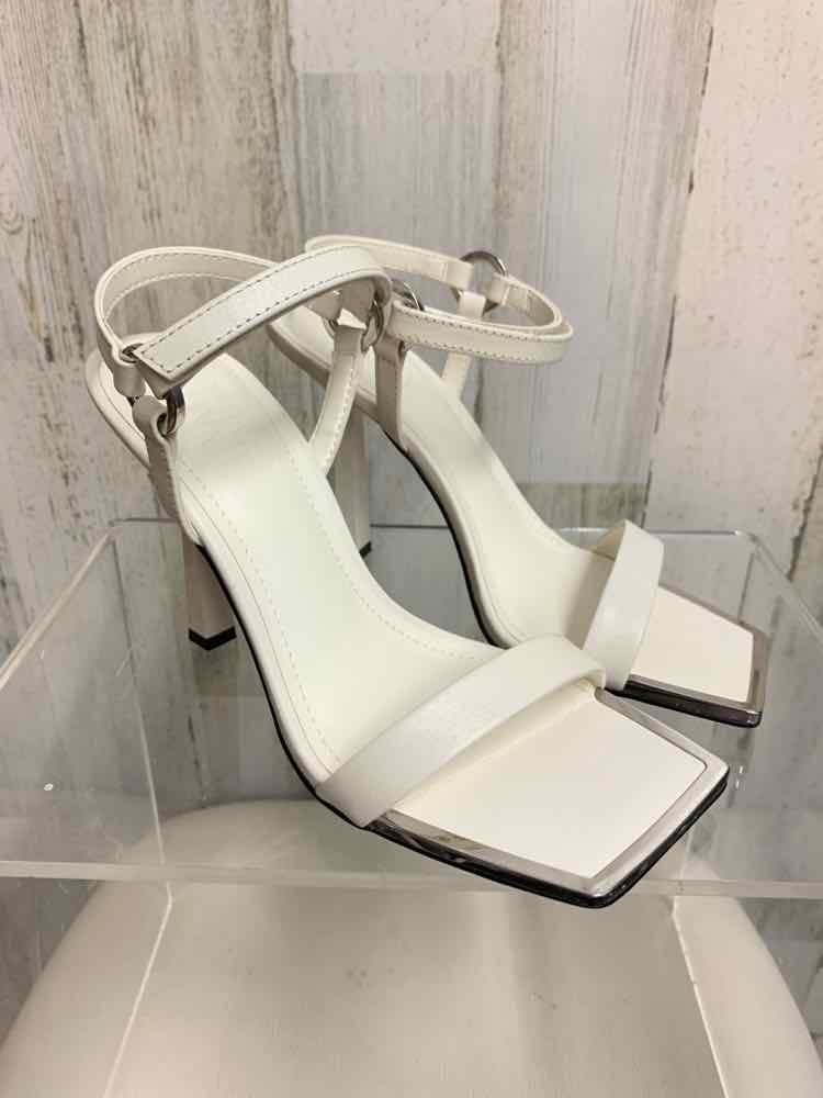 NWT DKNY SHOES Shoe Size 6.5 WHITE/SILVER OPEN TOE Shoes
