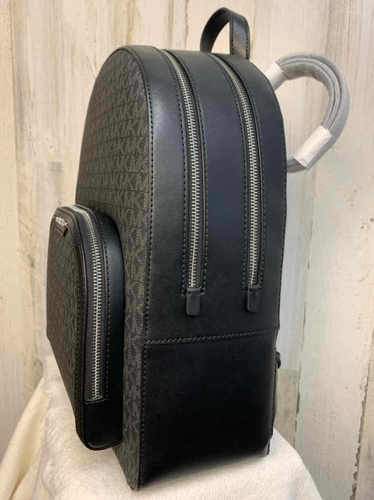 MICHAEL KORS LARGE ZIP/SIGNATURE BACKPACK