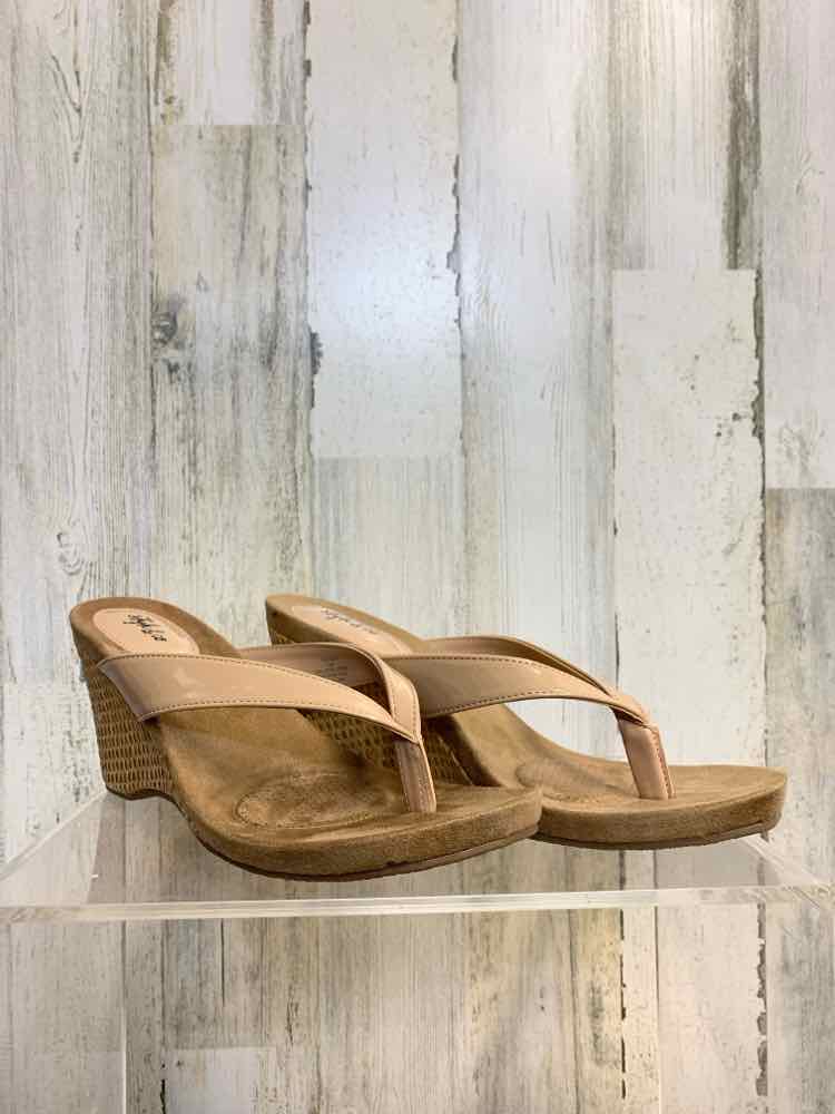 NWT STYLE & CO SHOES Shoe Size 10 Tan WEDGE Shoes
