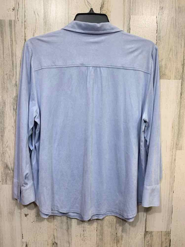 PRE-OWNED CHICO'S Size 3 Tops LT BLUE BUTTON UP Solid LONG SLEEVES Shirt