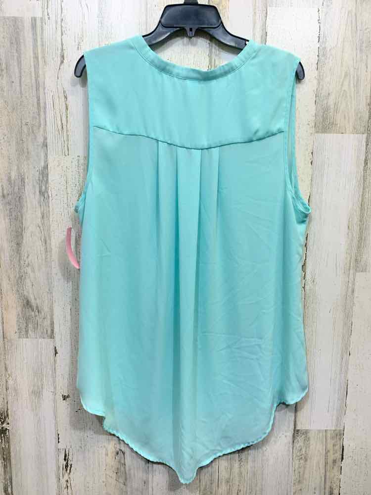 PRE-OWNED TORRID PLUS SIZES Size 1 MINT SLEEVELESS/1/2 BUTTONS Blouse