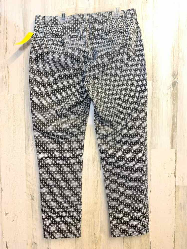 PRE-OWNED Size 4 GAP BOTTOMS BLK/WHT PATTERN SLIM LEG Pants