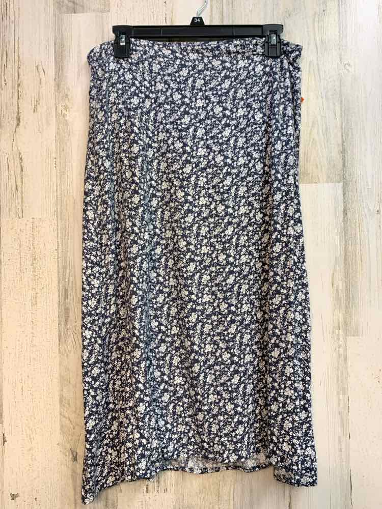 NWT AND NOW THIS Dresses and Skirts Size M BLU/WHITE Floral MIDI Skirt