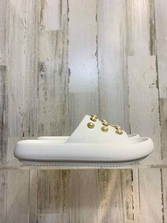 NWT SHOES Shoe Size 7.5 White Shoes