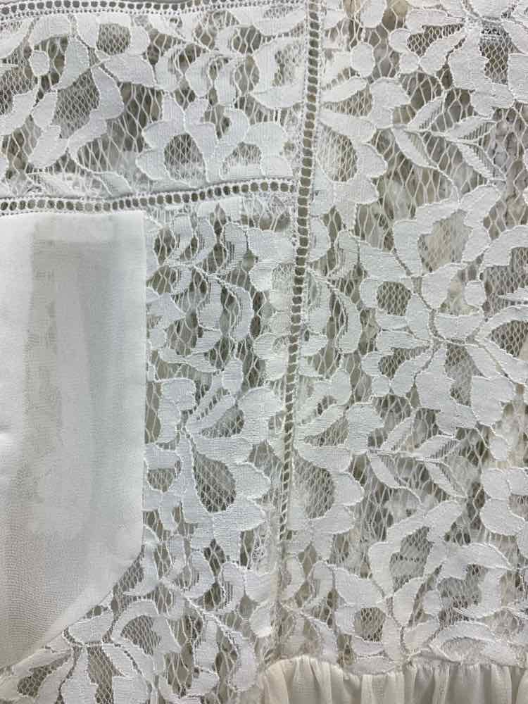 PRE-OWNED STYLUS Tops Size M Cream Lace TOP/FLOWLY CREAM TOP W/ LACE PATTERN