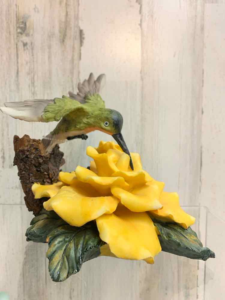 HOME DECOR/HUMMINGBIRD W/FLOWER