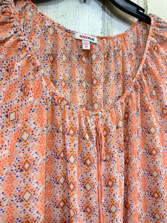 PRE-OWNED BONGO PLUS SIZES Size 2X PEACH/BLUE/TAN/WHITE TRIANGLES Blouse/TRIANGL