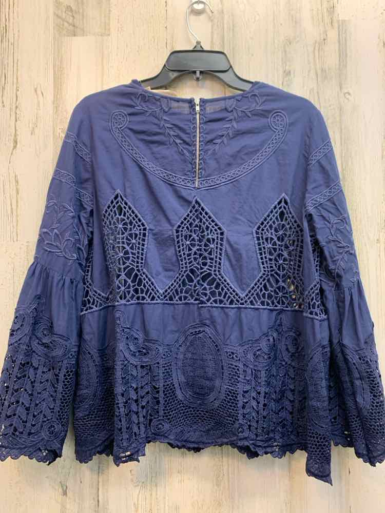 PRE-OWNED SOFT SURROUNDING Tops Size S NAVY BLUE CROCHET LONG SLEEVES TOP/LONG S