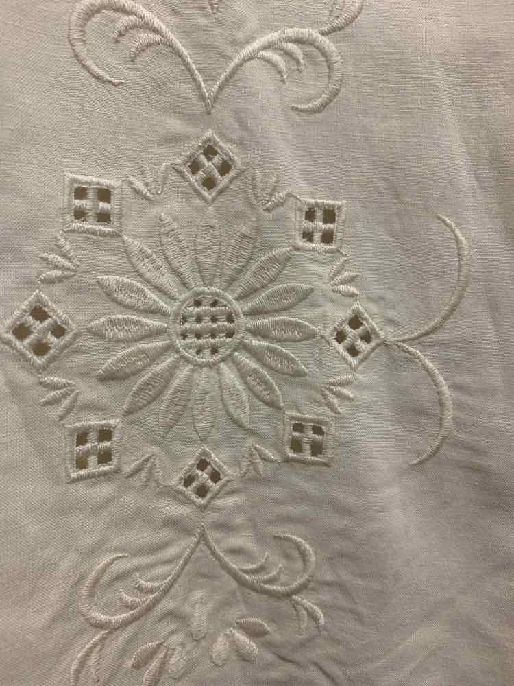 PRE-OWNED ANA Tops Size L Cream SCALLOPED TIES ON FRONT Blouse/SLEEVE CREAM TOP.