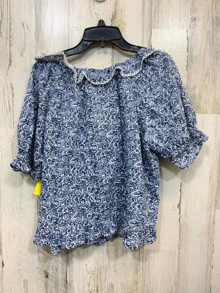 NWT UNIVERSAL THREADS Tops Size S BLUE/WHT Floral CROP Blouse