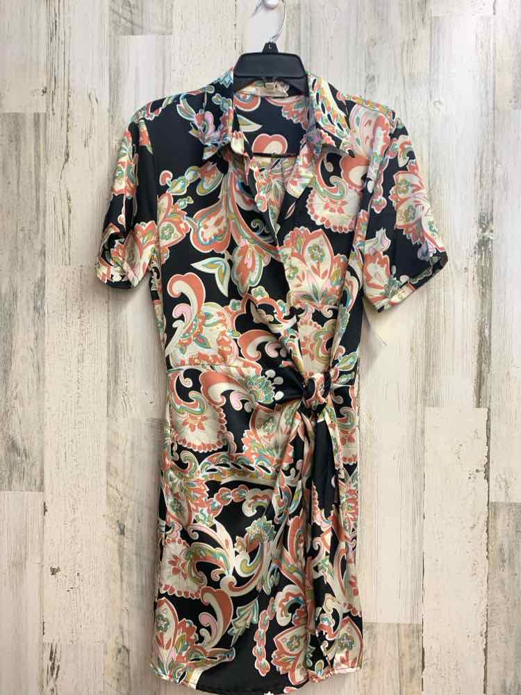 PRE-OWNED ENTRO Dresses and Skirts Size L BLK/MULTI-COLOR Floral Dress/WRAP DRES
