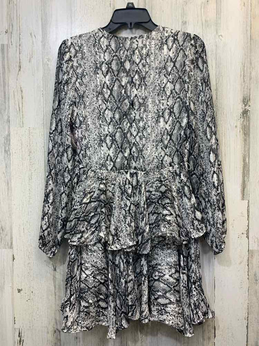 NWT DO+ BE Dresses and Skirts Size S WHT/BLK/SILVER SNAKESKIN LONG SLEEVES Dress