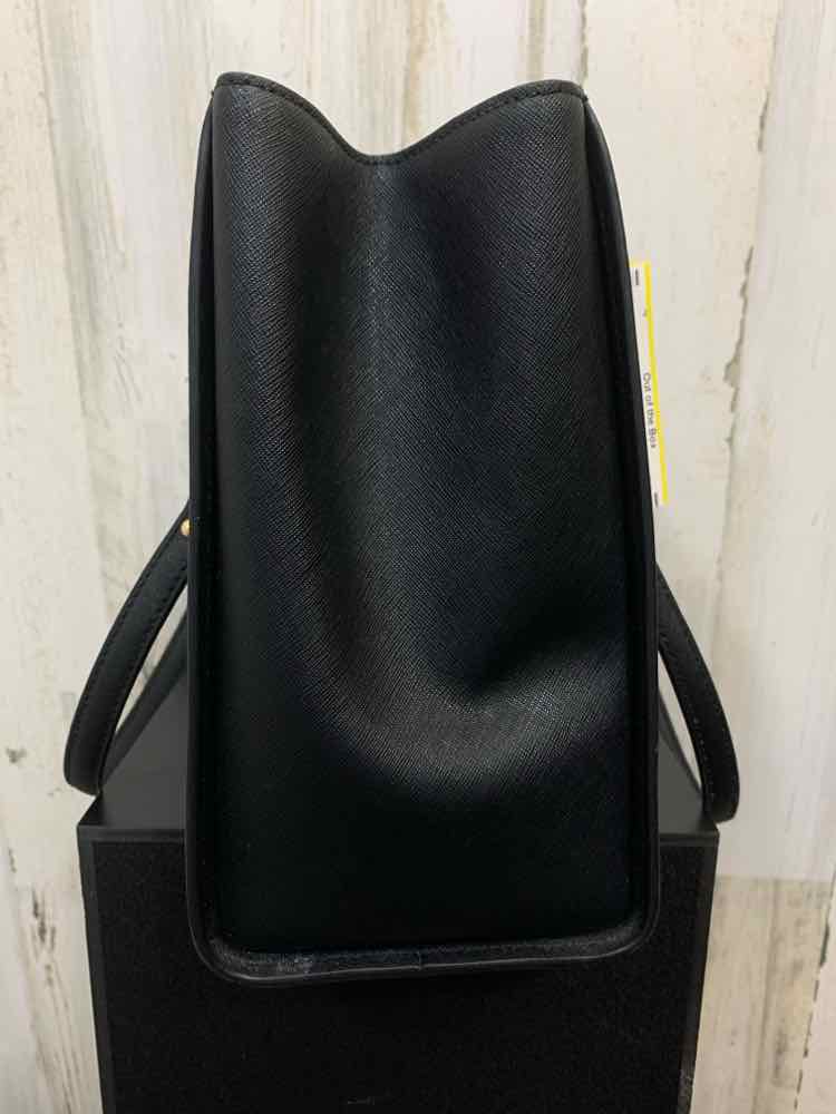 PRE-OWNED MICHAEL KORS Black Handbag/BLACK MICHAEL KORS SHOULDER PURSE W/ GOLD C