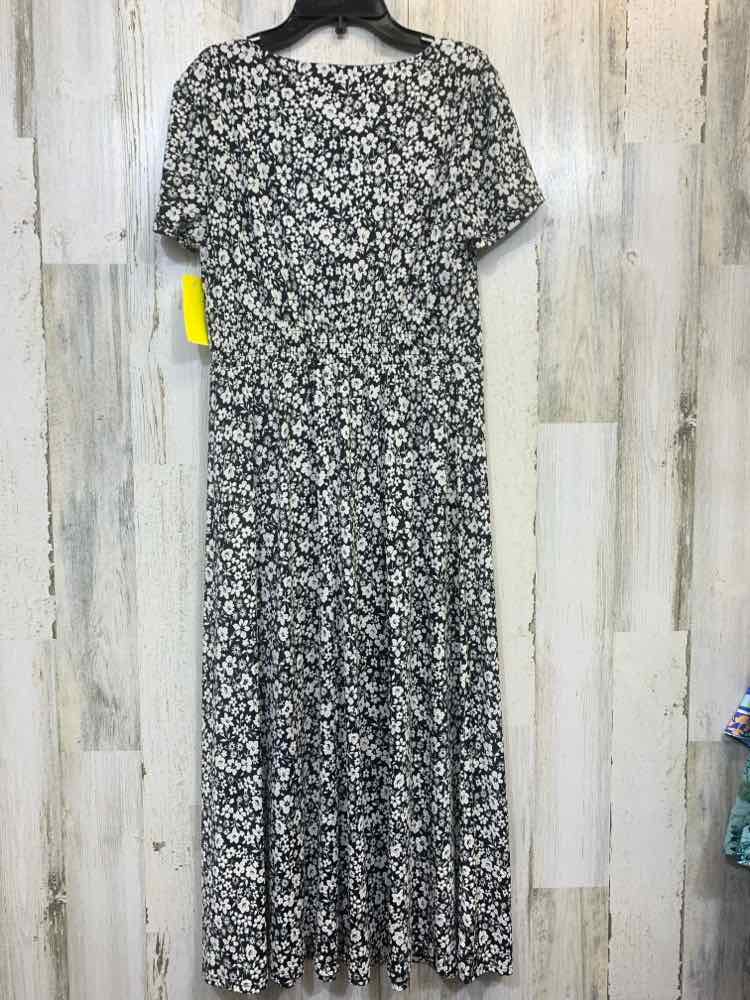 PRE-OWNED PERCEPTIONS Dresses and Skirts Size S BLACK/WHITE Floral Dress/BLACK/W