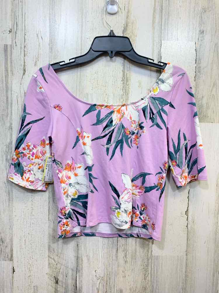 PRE-OWNED GUESS Tops Size M LAVENDAR Floral SHORT SLEEVES CROP TOP