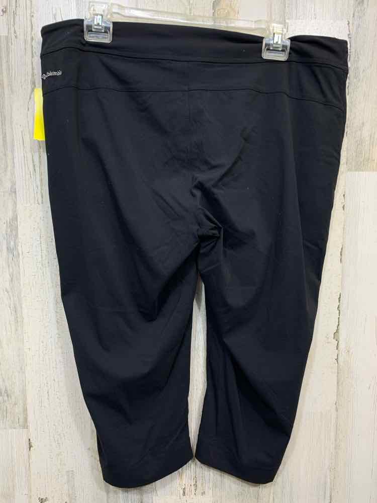 PRE-OWNED Size 12 COLUMBIA BOTTOMS Black Solid CAPRI Pants/CAPRI 2 FRONT POCKETS