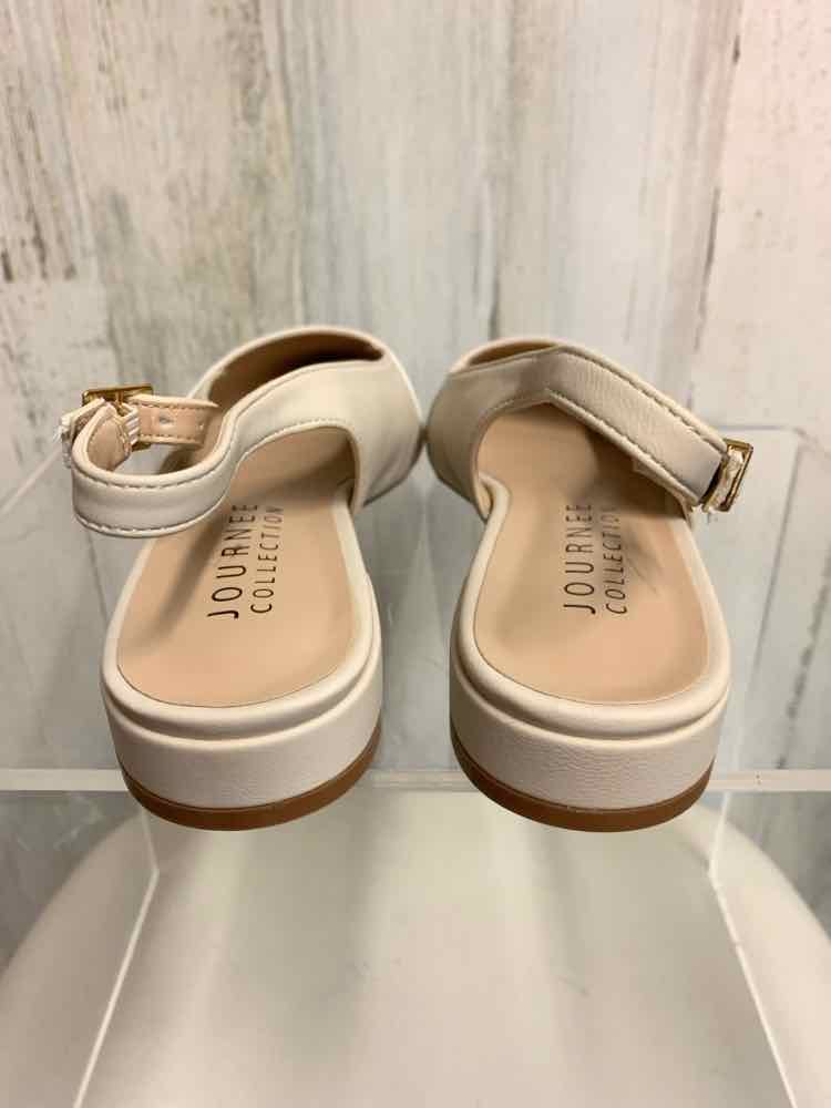 NWT JOURNEE COLLECTION SHOES Shoe Size 7 Cream PATENT LEATHER FLAT Shoes