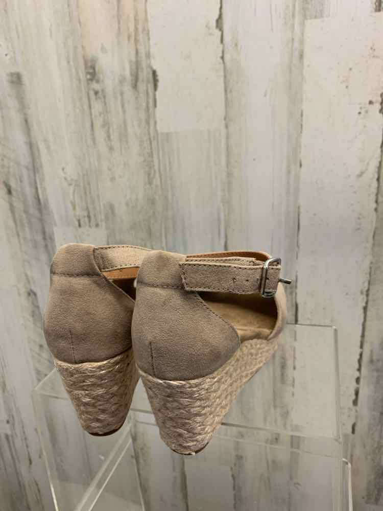 NWT STYLE & CO SHOES Shoe Size 7.5 Tan Suede WEDGE Shoes