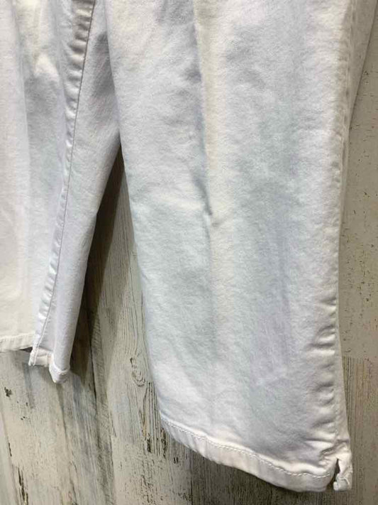 PRE-OWNED Size 8 D JEANS BOTTOMS White Solid CAPRI CAPRI/WHITE CAPRI PANTS