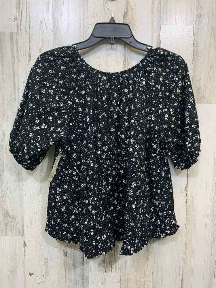 NWT UNIVERSAL THREADS Tops Size XS BLACK/WHITE Floral 3/4 SLEEVE /BUTTON DOWN WI