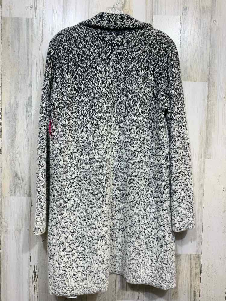 PRE-OWNED JOHNSTON&MURPHY Size 2 TOPS WHITE W/ OMBRE BLACK COLLARED CARDIGAN