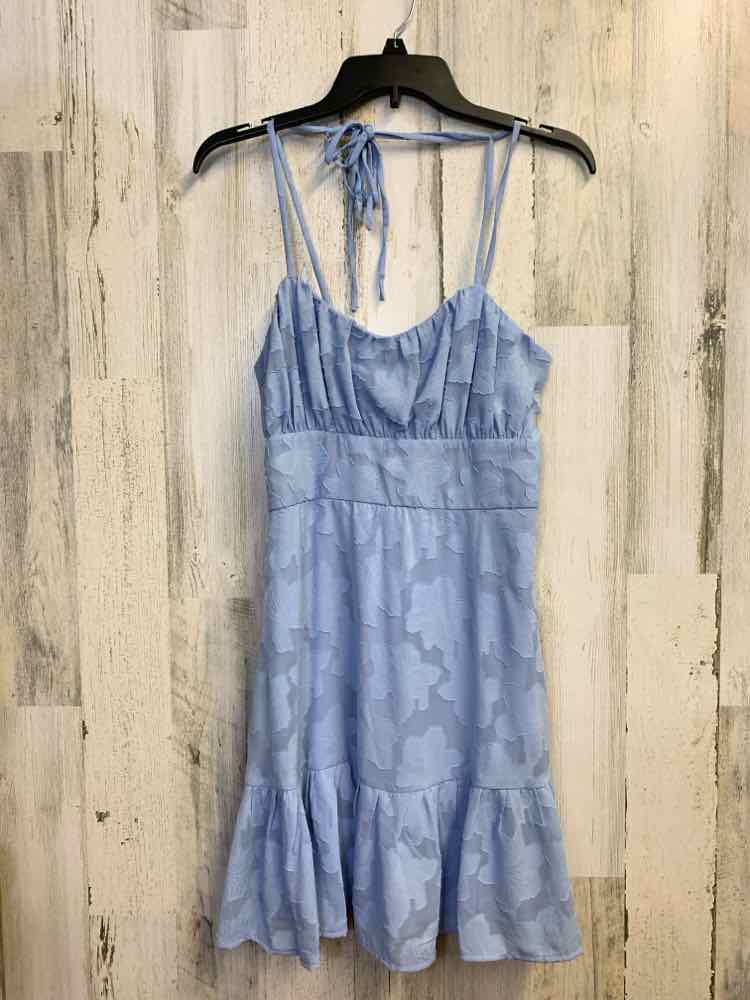 PRE-OWNED SPEECHLESS Dresses and Skirts Size M LIGHT BLUE Floral Dress