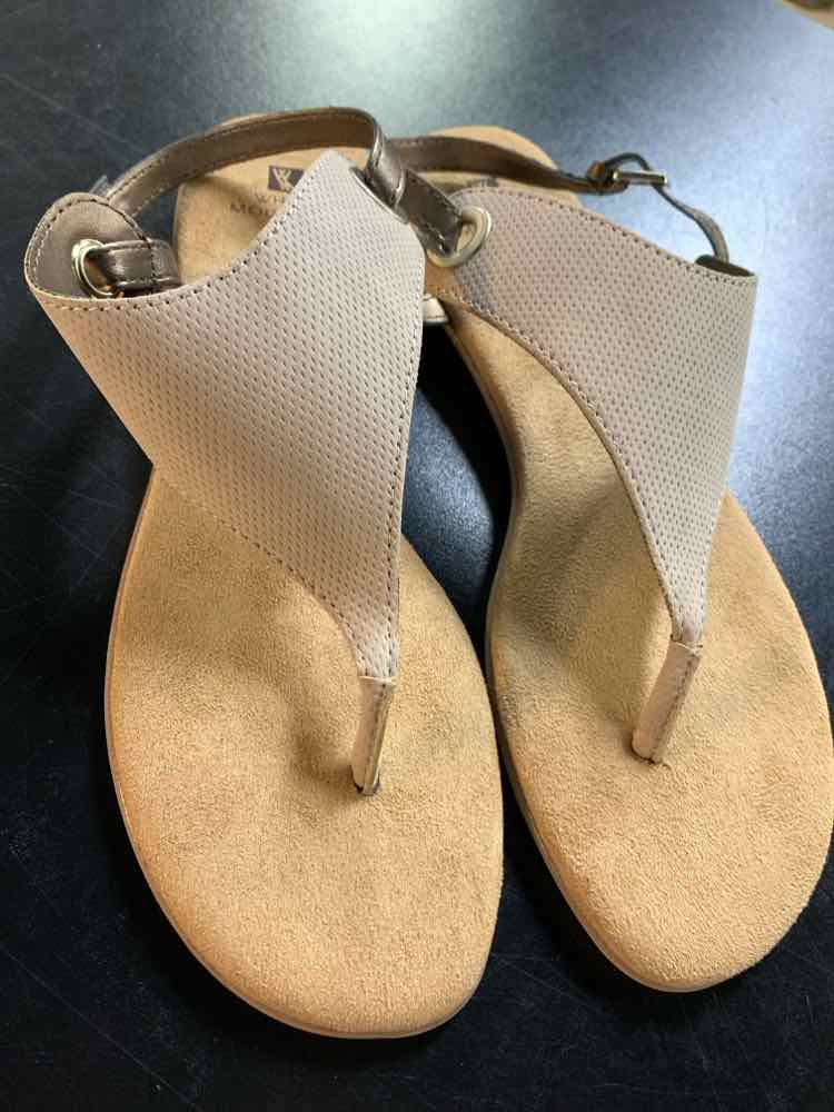 NWT WHITE MOUNTAIN SHOES Shoe Size 9.5 Tan Shoes
