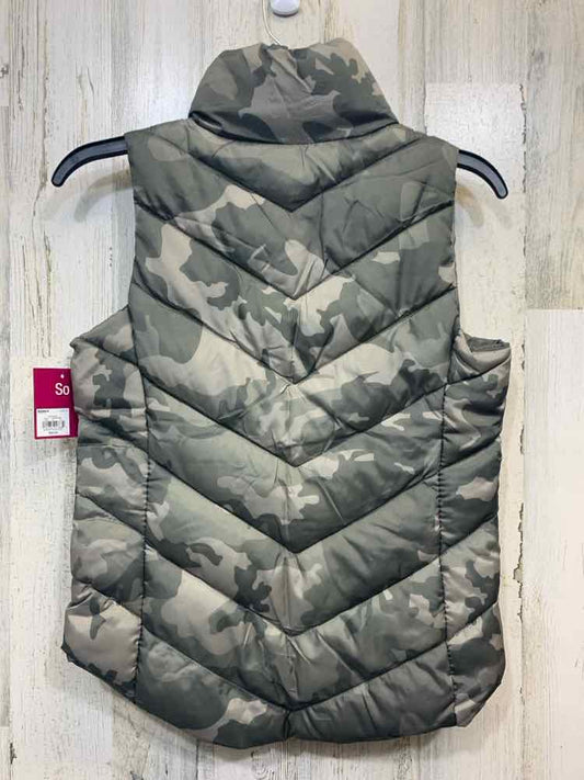 NWT SO Tops Size XS Green Camoflage VEST/ZIPPER W/2 FRONT POCKETS