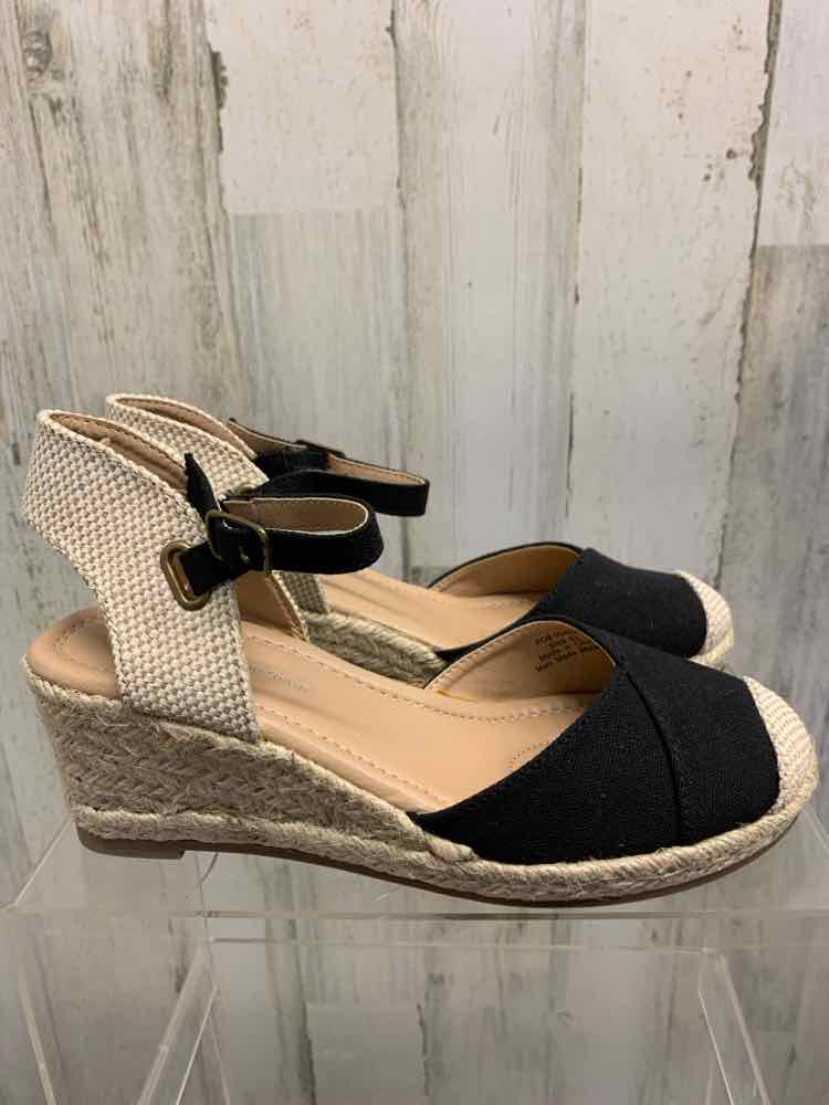NWT JOURNEE COLLECTION SHOES Shoe Size 6.5 TAN/BLK Shoes