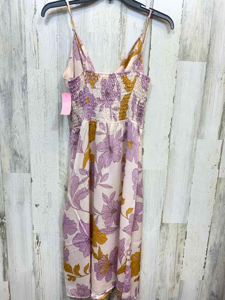 PRE-OWNED MONTEAU Dresses and Skirts Size M WHT/YLW/LVNDR Floral Dress
