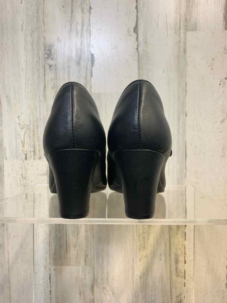 PRE-OWNED SOFFT SHOES Shoe Size 8.5 Black PATENT LEATHER Solid HEEL Shoes/BLACK