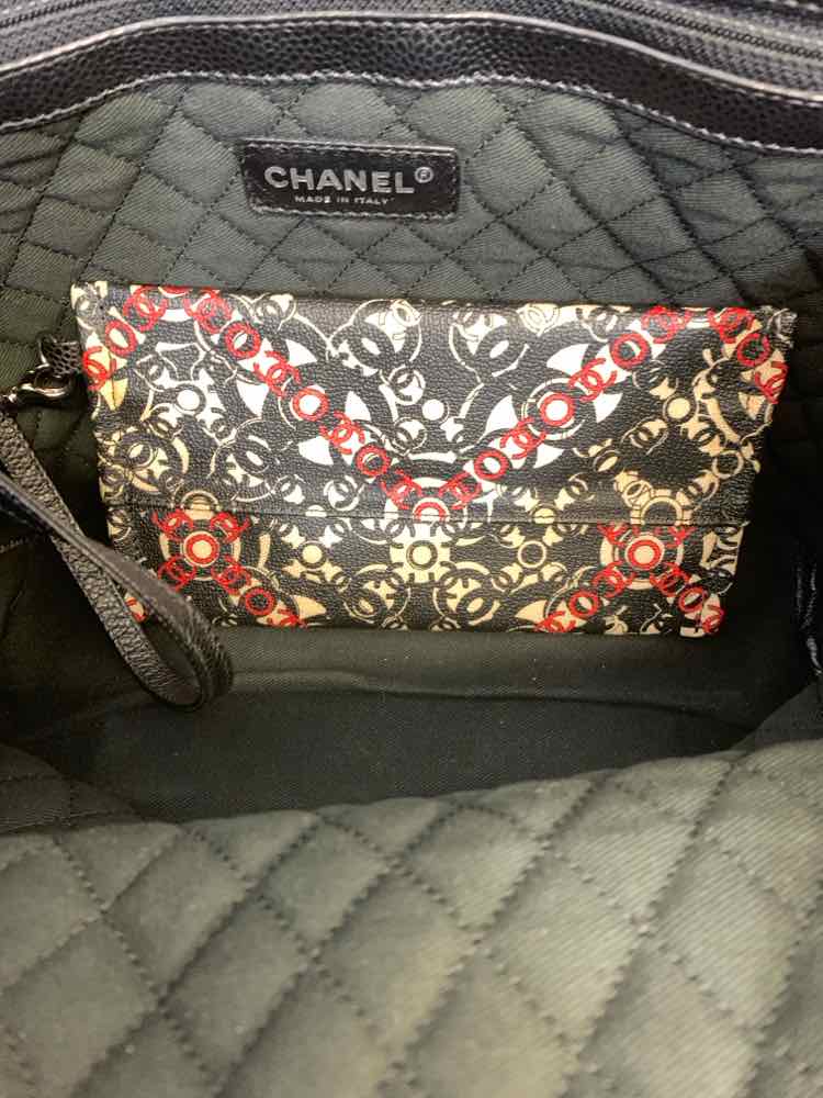 PRE-OWNED CHANEL BLACK/RED/WHITE Handbag/CHANEL MONOGRAM PRINT W/ STRIKING RED D