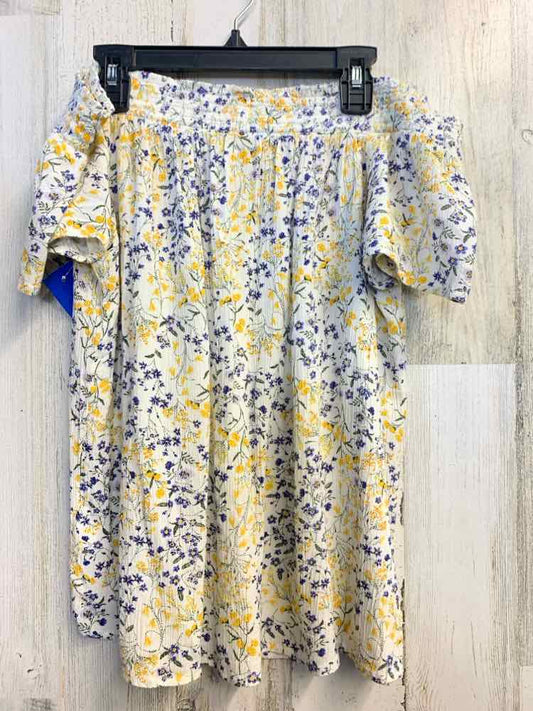 PRE-OWNED OLD NAVY Tops Size M WHT Floral SHORT SLEEVES TOP