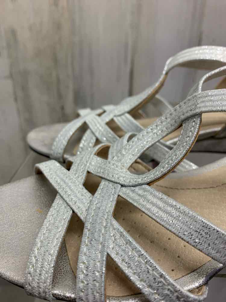 NWT LIFESTRIDE SHOES Shoe Size 5.5 Silver WEDGE Shoes