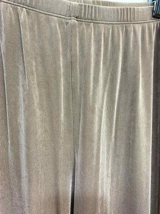 PRE-OWNED Size 2 CHICO'S TRAVELERS BOTTOMS LIGHT BROWN Solid GAUCHO Pants/LIGHT