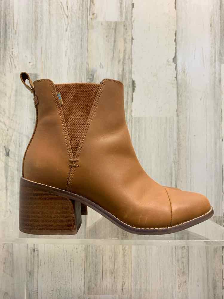 PRE-OWNED TAN Size 6 Shoes/TOM'S TAN ANKLE BOOTS. THICK HEEL FOR COMFORT & STYLE