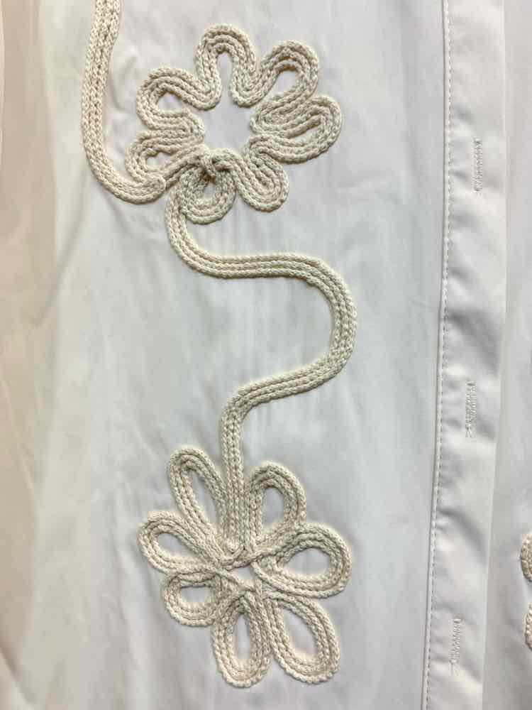 PRE-OWNED Size XL Tops Cream Blouse LONG SLEEVE EMBROIDERED FLORAL BUTTON DOWN S