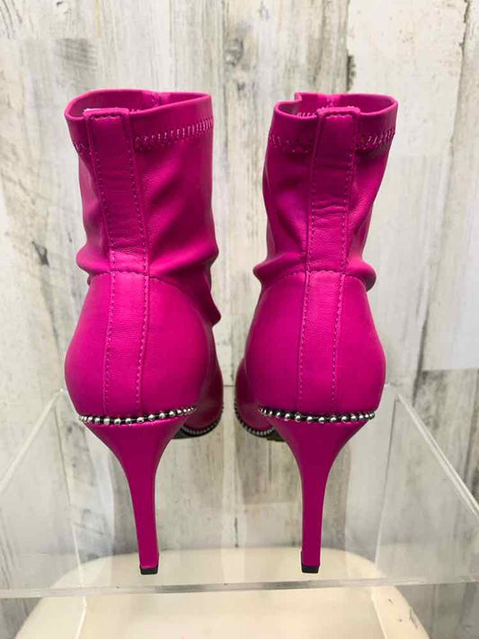 NWT BAR lll SHOES Shoe Size 8 Fuschia Shoes SLIM HEEL BEADED BOTTOM