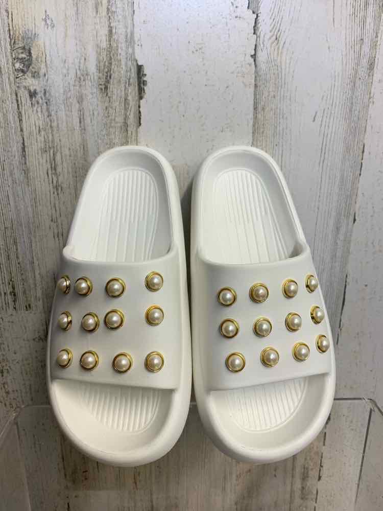 NWT SHOES Shoe Size 7.5 White Shoes